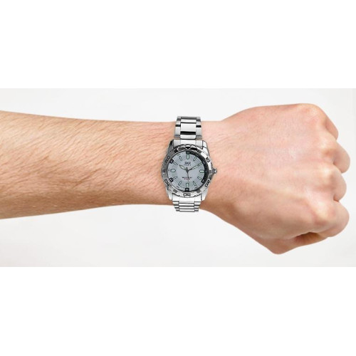 Часы Q&Q Q678J201Y 2